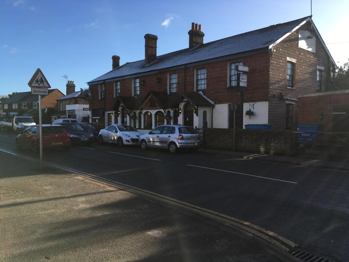 The White Hart Pub And Rooms Cranleigh Exterior foto