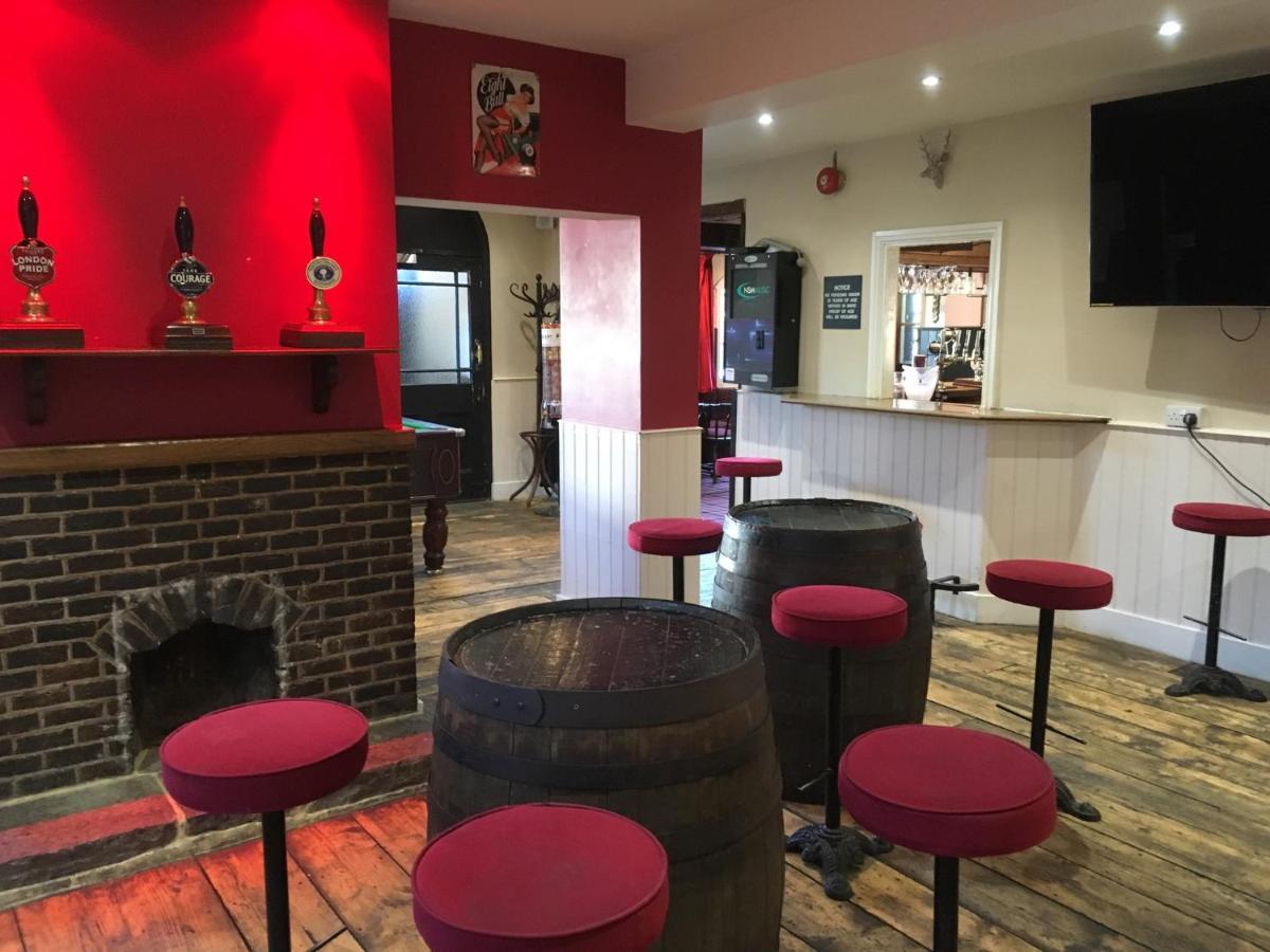 The White Hart Pub And Rooms Cranleigh Exterior foto
