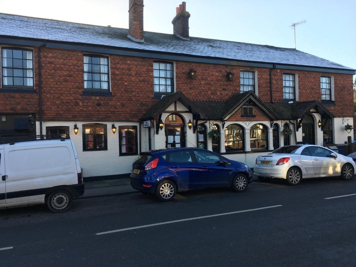 The White Hart Pub And Rooms Cranleigh Exterior foto